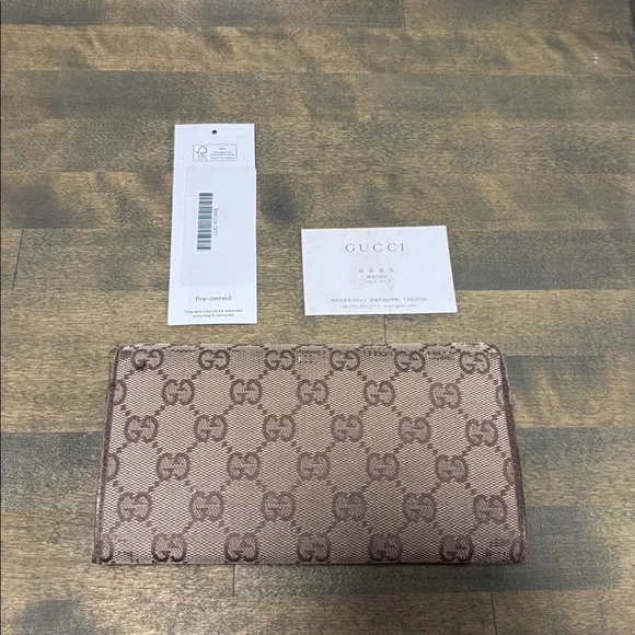 ✨ REHAB OPPORTUNITY!✨ Gucci Beige and Brown Monogram Wallet - Picture 3 of 17